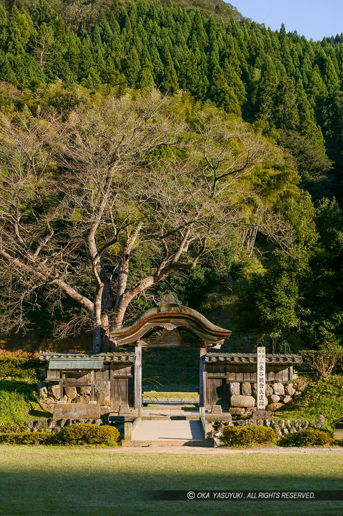 朝倉義景館跡の唐門