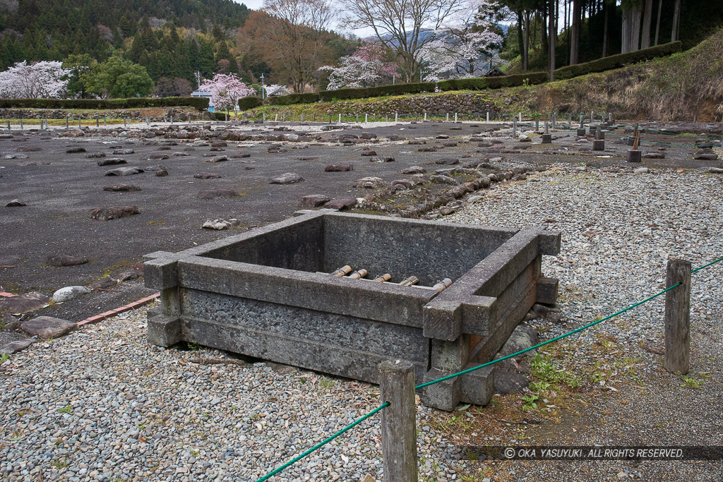 ゴブレットが出土した朝倉義景館跡座敷側の井戸跡・常御殿