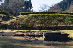 朝倉義景館中門跡と井筒｜高解像度画像サイズ：8688 x 5792 pixels｜写真番号：5DSA2389｜撮影：Canon EOS 5DS