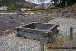 ゴブレットが出土した朝倉義景館跡座敷側の井戸跡・常御殿｜高解像度画像サイズ：6000 x 4000 pixels｜写真番号：IMG_0453｜撮影：Canon EOS KISS M