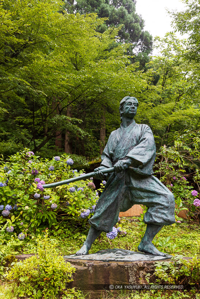 佐々木小次郎の銅像