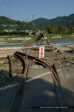 福井豪雨による流された越美北線｜高解像度画像サイズ：2704 x 4064 pixels｜写真番号：53BS8116｜撮影：Canon EOS-1DS