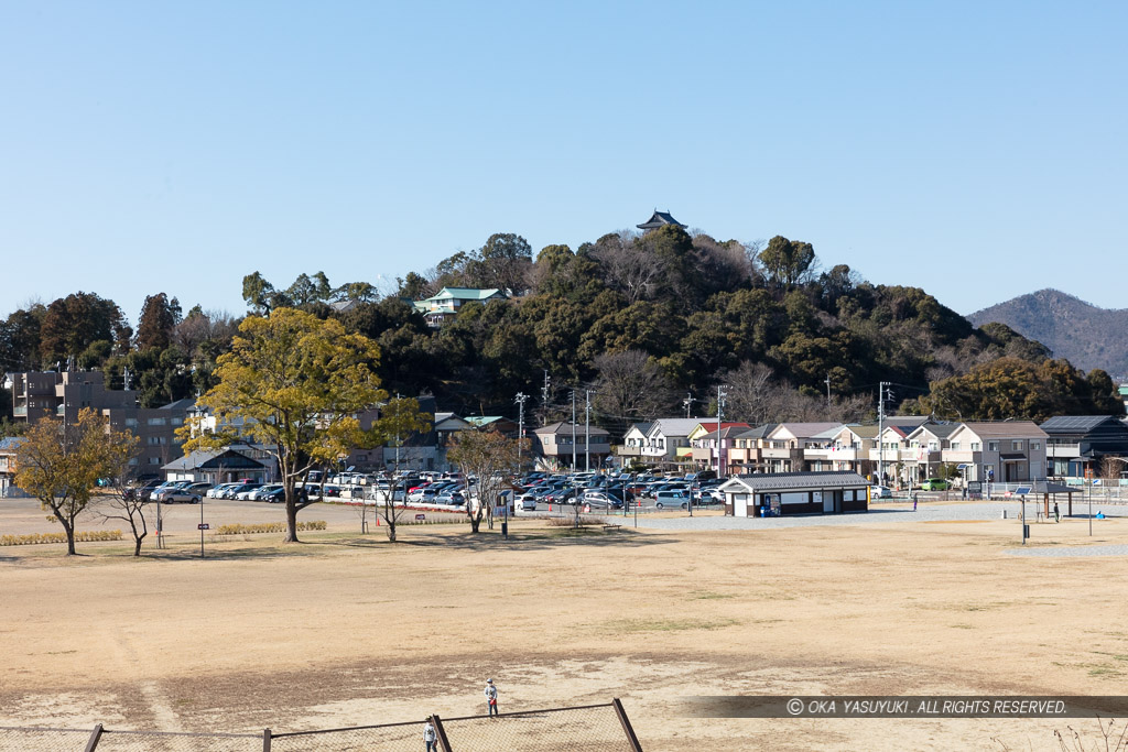 東から望む犬山城