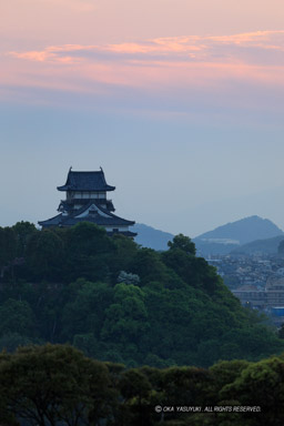 犬山城の黄昏｜高解像度画像サイズ：4436 x 6654 pixels｜写真番号：5D4A7830｜撮影：Canon EOS 5D Mark IV