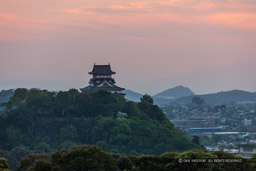 犬山城の黄昏｜高解像度画像サイズ：6537 x 4358 pixels｜写真番号：5D4A7838｜撮影：Canon EOS 5D Mark IV