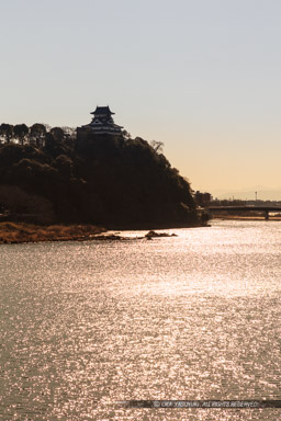 黄昏の犬山城・木曽川｜高解像度画像サイズ：5520 x 8279 pixels｜写真番号：5DSA0239｜撮影：Canon EOS 5DS