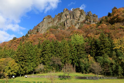 潜龍院跡と岩櫃山｜高解像度画像サイズ：6491 x 4328 pixels｜写真番号：5D4A1486｜撮影：Canon EOS 5D Mark IV