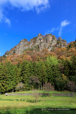 潜龍院跡と岩櫃山｜高解像度画像サイズ：4480 x 6720 pixels｜写真番号：5D4A1513｜撮影：Canon EOS 5D Mark IV