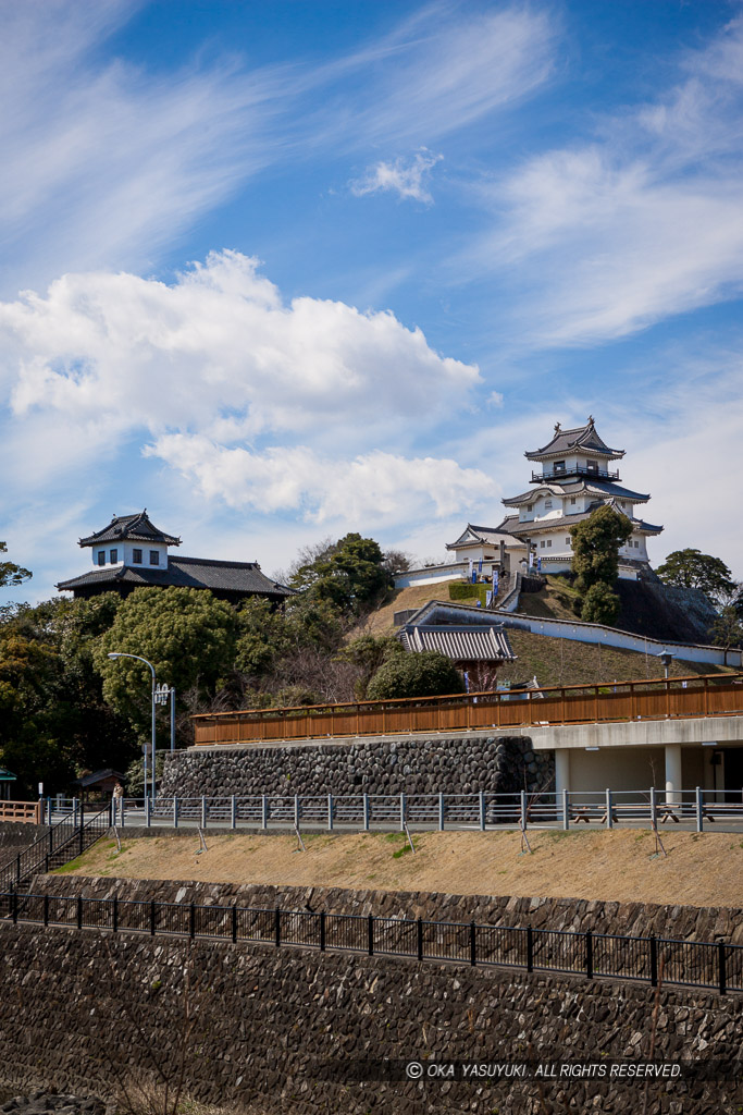 逆川から望む天守