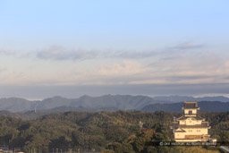 掛川城の遠景｜高解像度画像サイズ：6720 x 4480 pixels｜写真番号：5D4A2409｜撮影：Canon EOS 5D Mark IV