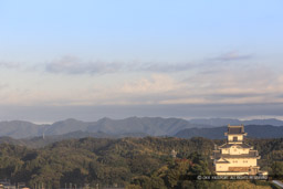 掛川城の遠景｜高解像度画像サイズ：6720 x 4480 pixels｜写真番号：5D4A2409｜撮影：Canon EOS 5D Mark IV