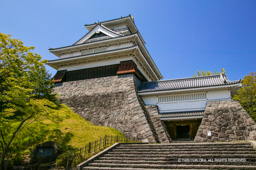 上山城模擬天守 | 高解像度画像サイズ：3947 x 2626 pixels | 写真番号：100-1223S53B | 撮影：Canon EOS-1DS
