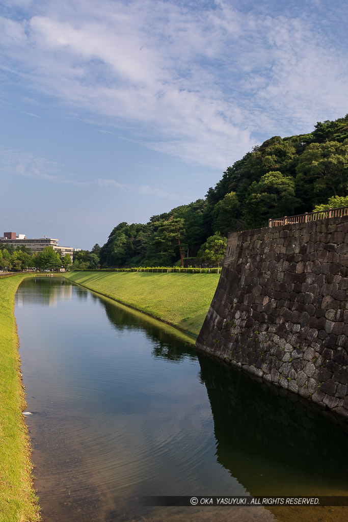 金沢城いもり堀と鯉喉櫓台石垣