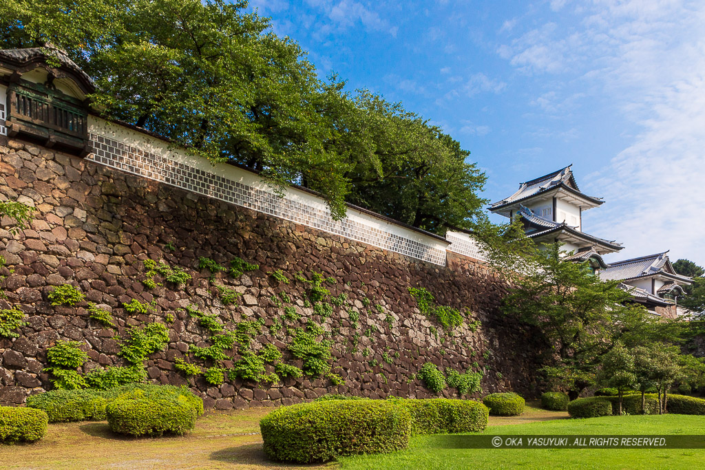 金沢城三の丸・鶴の丸東面の石垣と石川門
