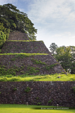 金沢城本丸・辰己櫓台・東の丸高石垣｜高解像度画像サイズ：4480 x 6720 pixels｜写真番号：5D4A7864｜撮影：Canon EOS 5D Mark IV