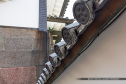 金沢城の鉛瓦（石川門の左右塀）｜高解像度画像サイズ：5805 x 3870 pixels｜写真番号：5D4A7963｜撮影：Canon EOS 5D Mark IV