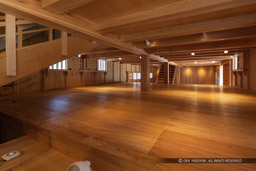 鼠多聞1階内部・門部分の床面が高い|高解像度画像サイズ:6720 x 4480 pixels|写真番号:5D4A8296|撮影:Canon EOS 5D Mark IV
