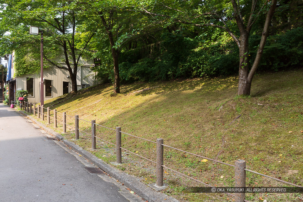 西内総構跡・尾山神社前