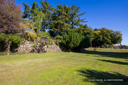 本丸石垣と堀跡（南側） | 高解像度画像サイズ：8192 x 5464 pixels | 写真番号：6F1A6050 | 撮影：Canon EOS R5m2