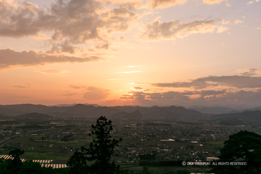 唐沢山城から望む夕暮れ