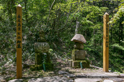 長尾為景の墓・長尾能景の墓｜高解像度画像サイズ：4892 x 3262 pixels｜写真番号：VJ7Z4313｜撮影：Canon EOS-1Ds Mark II