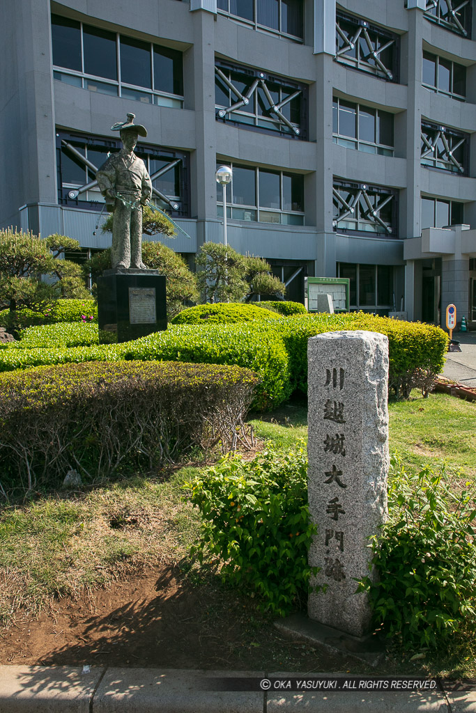 川越城大手門跡・太田道灌銅像