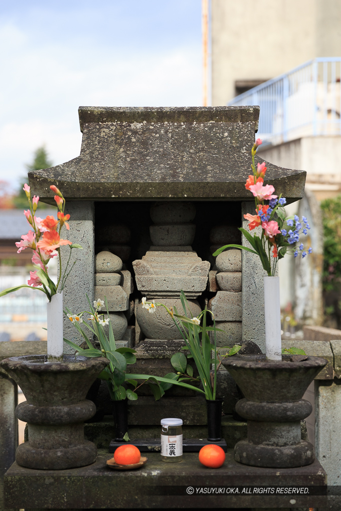 柴田勝家とお市の方の墓・西光寺