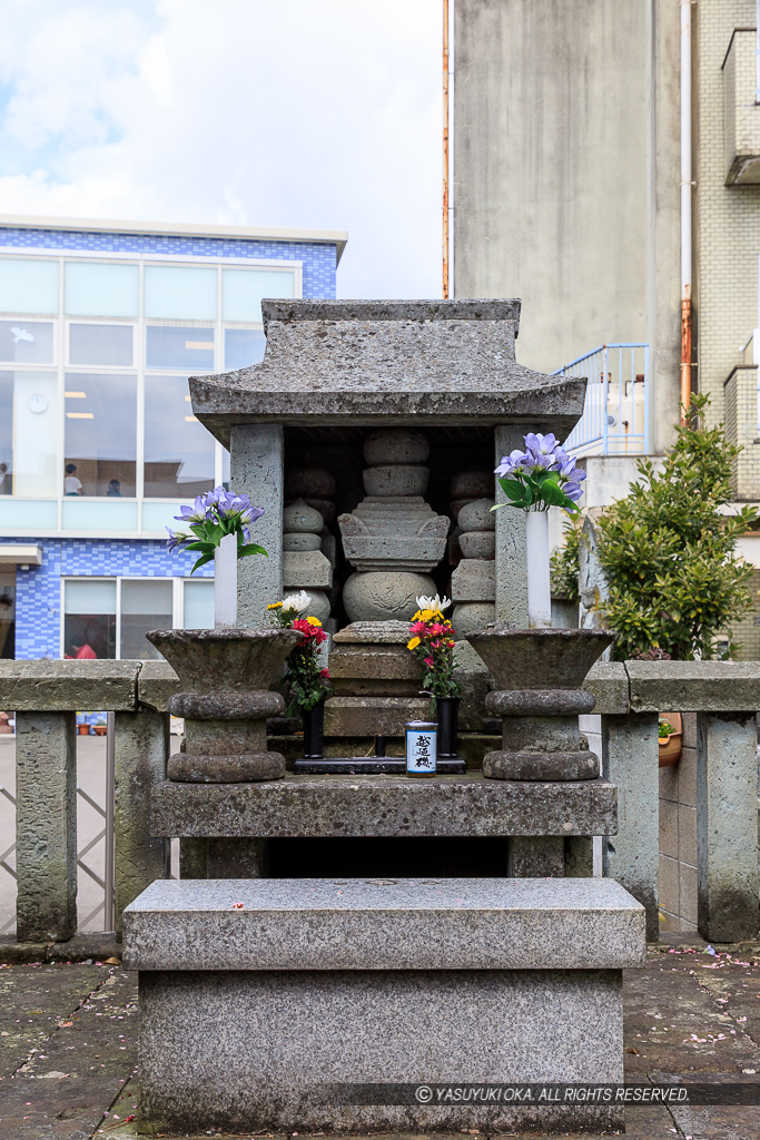 柴田勝家とお市の方の墓・西光寺