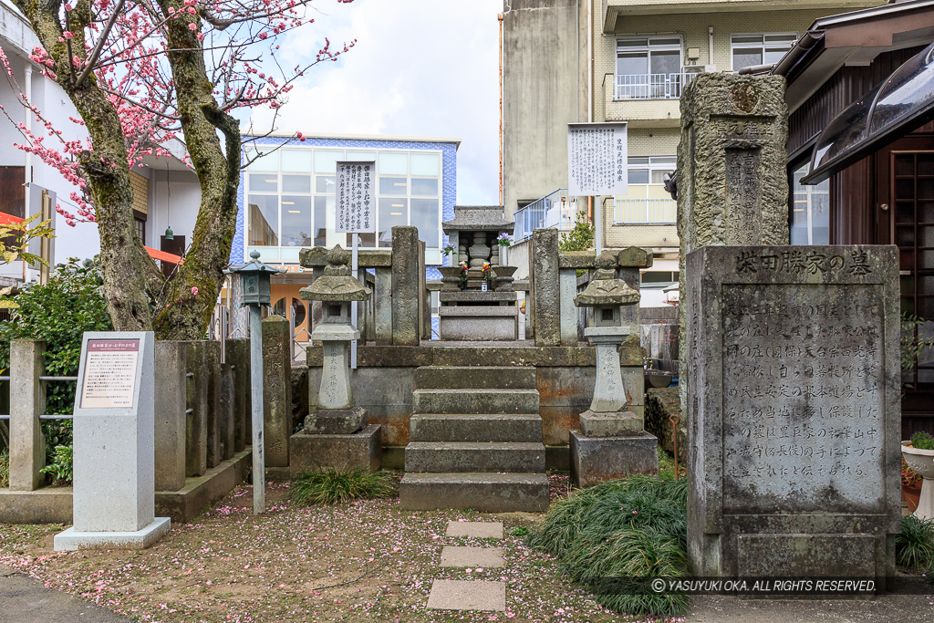 柴田勝家とお市の方の墓・西光寺