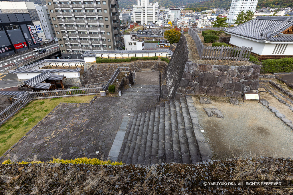 銅門跡から内松陰門