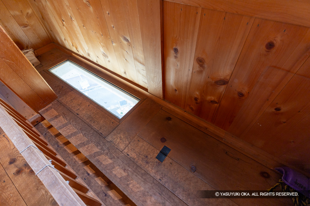 稲荷櫓の石落とし