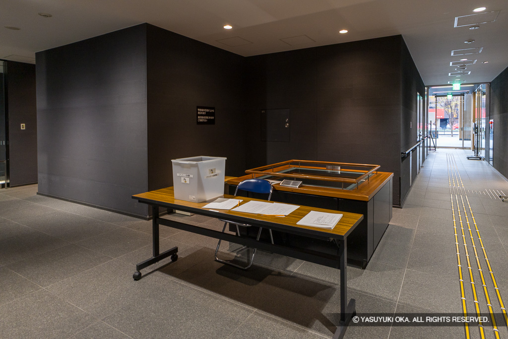 甲府城石垣展示室（1階からの覗き窓）