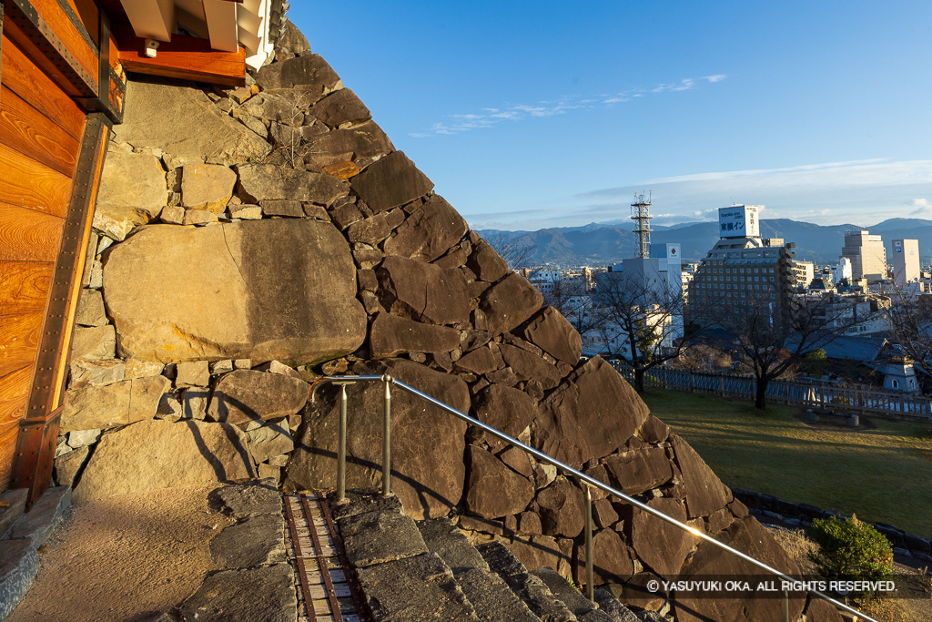鉄門脇の本丸石垣