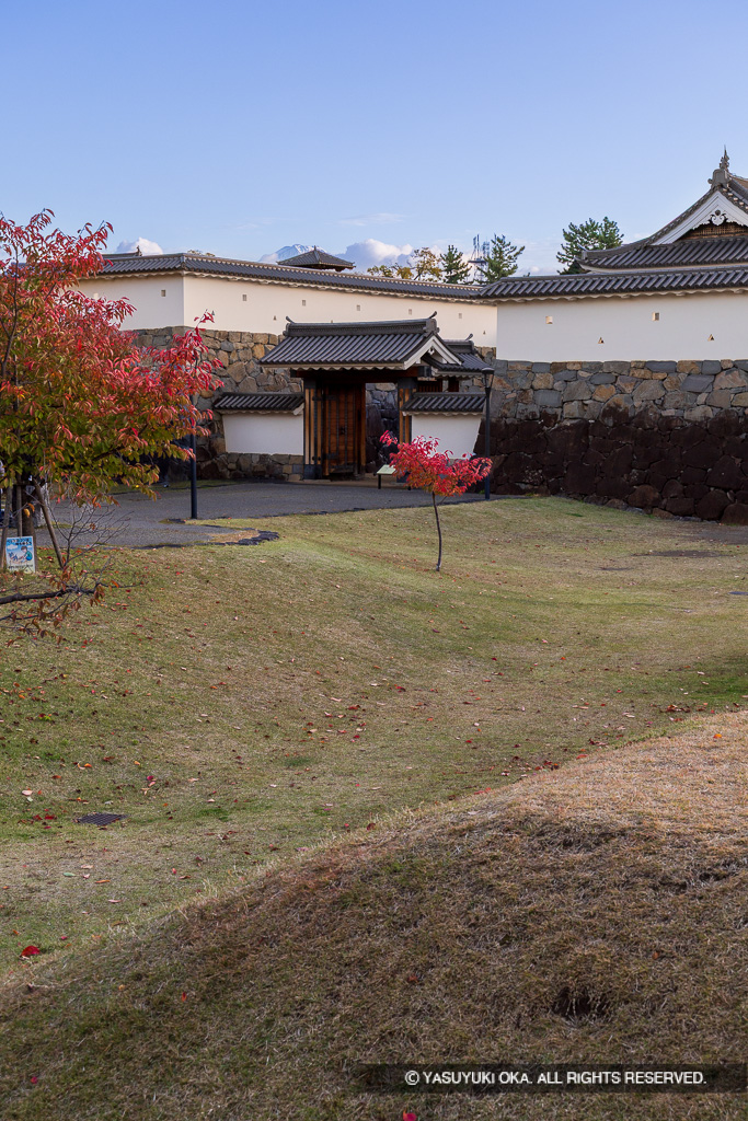 山手御門と堀跡
