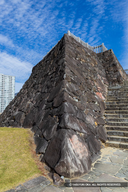 天守台石垣（西側） | 高解像度画像サイズ：5464 x 8192 pixels | 写真番号：6F1A4221 | 撮影：Canon EOS R5m2