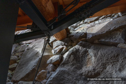 鉄門と石垣の接点 | 高解像度画像サイズ:8192 x 5464 pixels | 写真番号:6F1A4280 | 撮影:Canon EOS R5m2