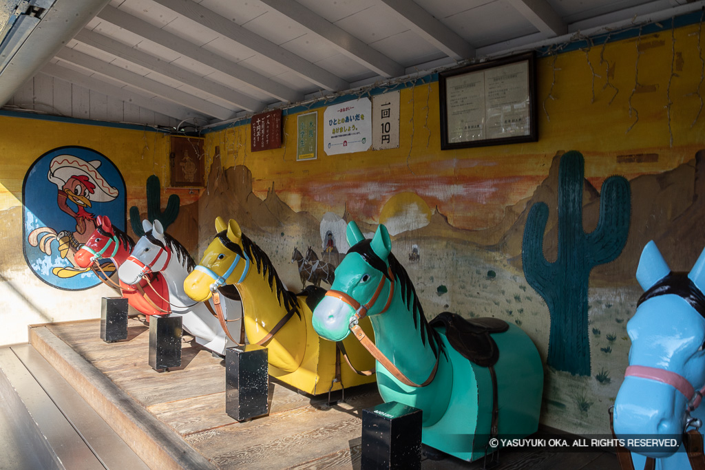 前橋市中央児童遊園（るなぱあく）もくば館・現存最古の電動木馬