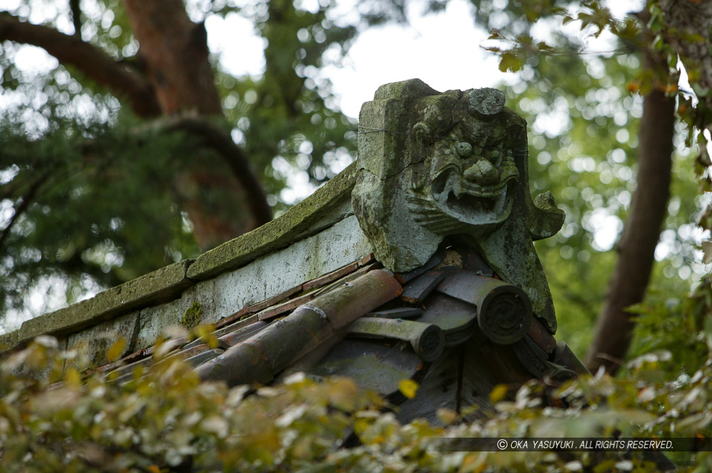 移築城門・不明門・阿吽の石瓦