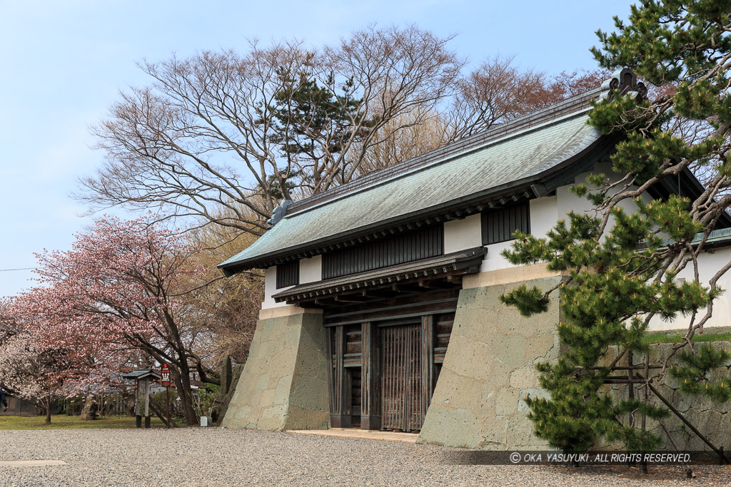 松前城の本丸御門