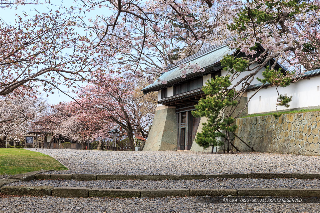 松前城の本丸御門