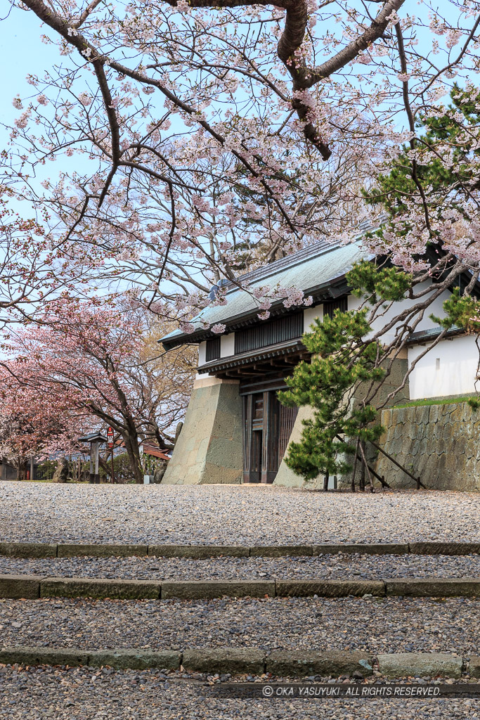 松前城の本丸御門