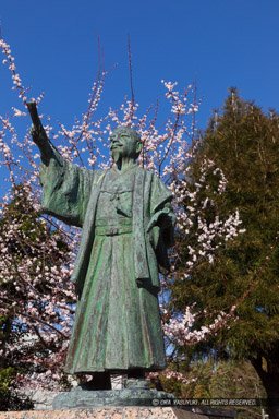 徳川斉昭の銅像｜高解像度画像サイズ：4480 x 6720 pixels｜写真番号：5D4A5444｜撮影：Canon EOS 5D Mark IV