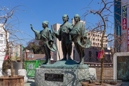 水戸黄門 助さん格さんの銅像|高解像度画像サイズ:6581 x 4387 pixels|写真番号:5D4A6085|撮影:Canon EOS 5D Mark IV