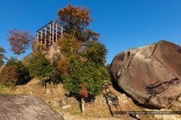 天守台と馬洗岩｜高解像度画像サイズ：8688 x 5792 pixels｜写真番号：5DSA9262｜撮影：Canon EOS 5DS