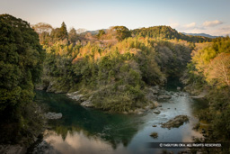 長篠城・豊川（寒狭川）と宇連川 | 高解像度画像サイズ：5518 x 3679 pixels | 写真番号：1P3J6529 | 撮影：Canon EOS-1Ds Mark III