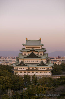 名古屋城天守の残照｜高解像度画像サイズ：2543 x 3822 pixels｜写真番号：100-2519S53B｜撮影：Canon EOS-1DS