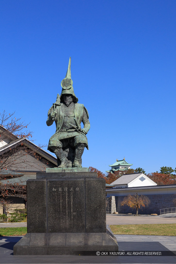 加藤清正銅像・名古屋能楽堂