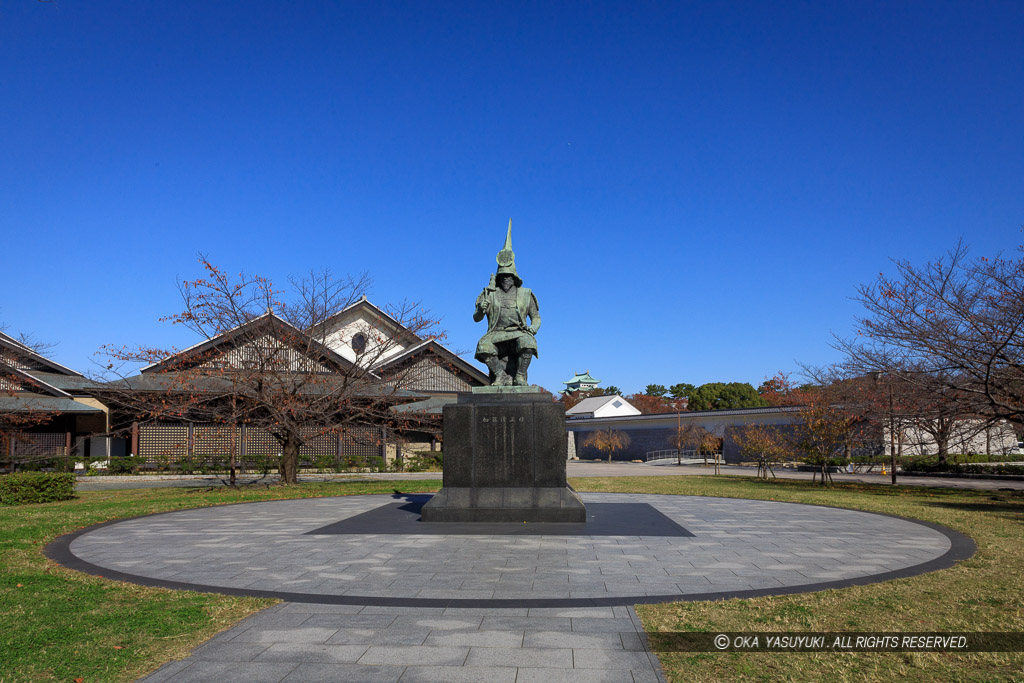 加藤清正銅像・名古屋能楽堂