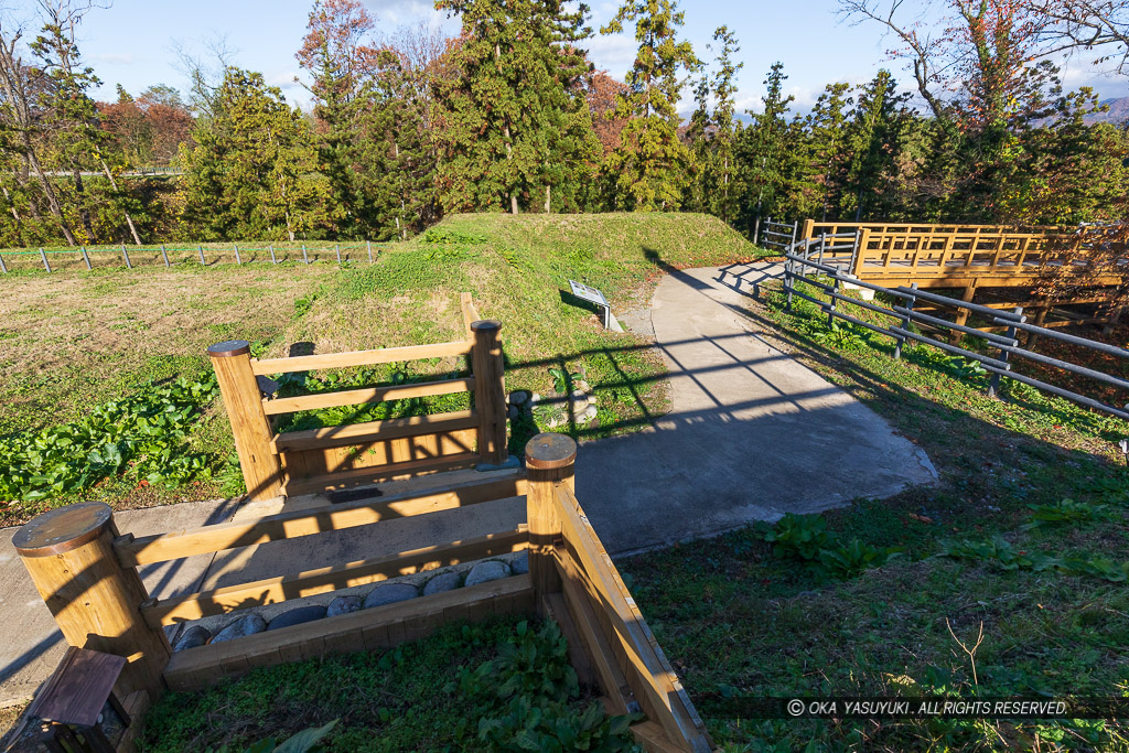 二郭北虎口・復元土塁