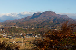 沼田城から三峰山を望む｜高解像度画像サイズ：6588 x 4382 pixels｜写真番号：5D4A1335｜撮影：Canon EOS 5D Mark IV